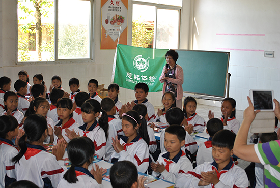 4.jpg 高級(jí)心理咨詢師為小學(xué)生開展心理輔導(dǎo)