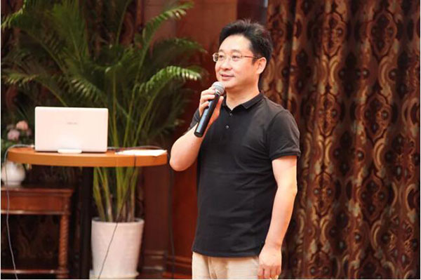 2清華校友生命科學與醫療健康協會秘書長余永定擔任主持.jpg 2清華校友生命科學與醫療健康協會秘書長余永定擔任主持.jpg